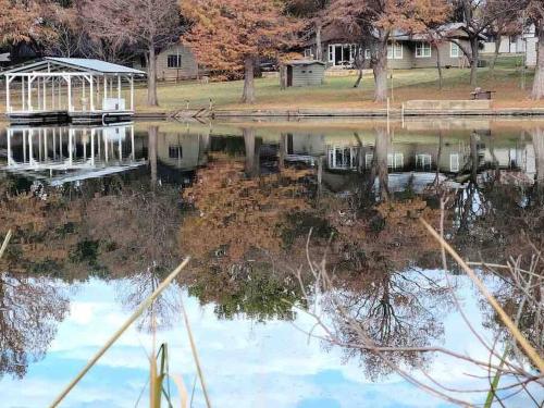 Lakehouse Inks Lake, Texas in Buchanan Dam, USA
