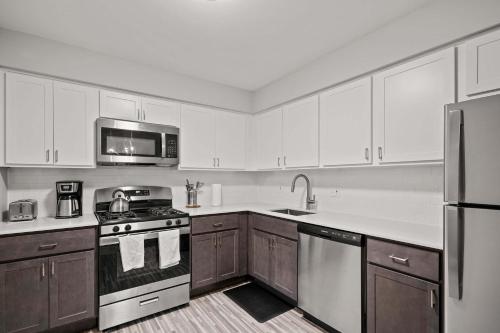 Serene 2 Bedroom Retreat in Rochester Hills in Rochester Hills, USA