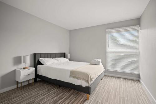 Serene 2 Bedroom Retreat in Rochester Hills in Rochester Hills, USA