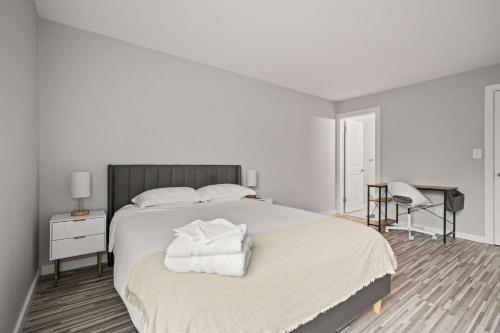 Serene 2 Bedroom Retreat in Rochester Hills in Rochester Hills, USA