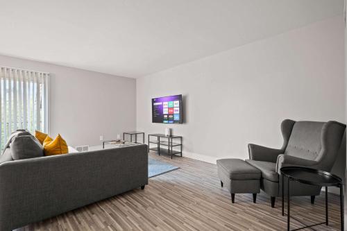 Spacious Two-Bedroom Two-Bathroom Near Rochester Hills Museum in Rochester Hills, USA