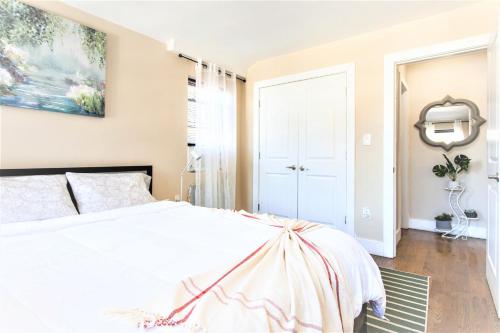 Guest suit with hot tub in Rosedale, USA