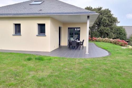 Garden, Bungalow in Telgrus sur mer near Sandy Beach in Telgruc-sur-Mer