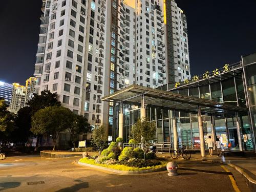 . Suzhou Lakeside Sky Villa