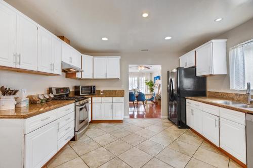 Exquisitely Crafted LA Residence in Gardena! in Gardena, USA