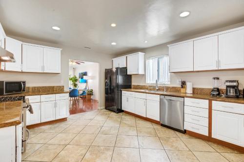 Exquisitely Crafted LA Residence in Gardena! in Gardena, USA