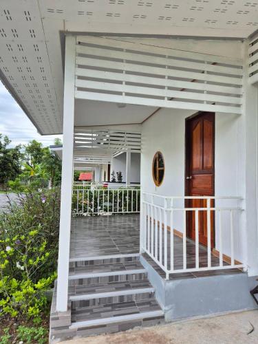 Hotellet från utsidan, มนัสนันฐ์บ้านสวน รีสอร์ท จังหวัดหนองบัวลำภู in Non Sang