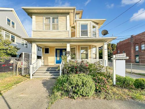 Spacious Modern Apartment with Free Parking in Bridgeport, USA