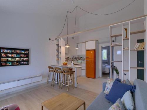 Villa Vera -Three Bedroom Villa with Swimming pool - Location, gîte - Lovište