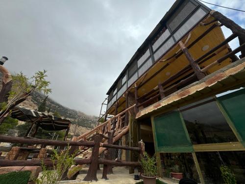 Dana Gate Lodge in Dana