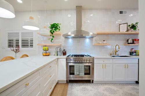 Ultimate Family Retreat Villa - 3 Mi to Disneyland and Socal Gems in Anaheim, USA