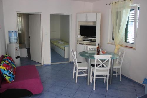 Vidoni - apartmani Roza, Zastražišće (foto 8)