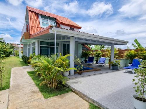 Tina's Living Paradise II - Guesthouses with private pool, 5 min to beach Tina's Living Paradise II - Guesthouses with private pool, 5 min to beach