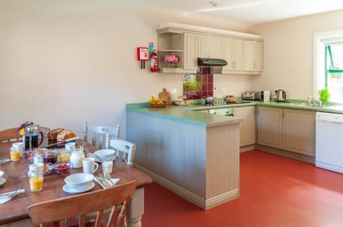 Konyha, Lough Lannagh Self Catering Cottages in Castlebar