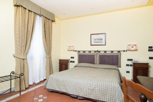 1 queen bed, 1 sofa bed