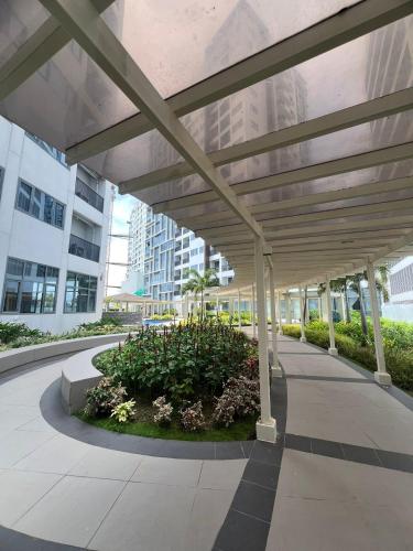 Exec 1br for 6 person One Manchester Place with pool , P 350 beach pass PP, Liloan