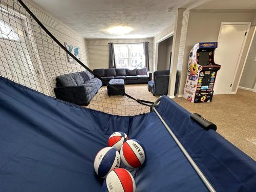 6br Poconos Retreat w Lake Fall Foliage in Pocono Summit, USA