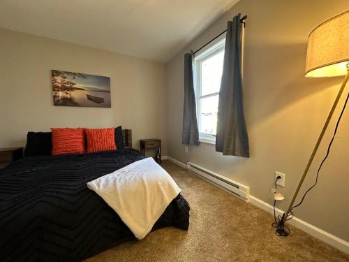 6br Poconos Retreat w Lake Fall Foliage in Pocono Summit, USA