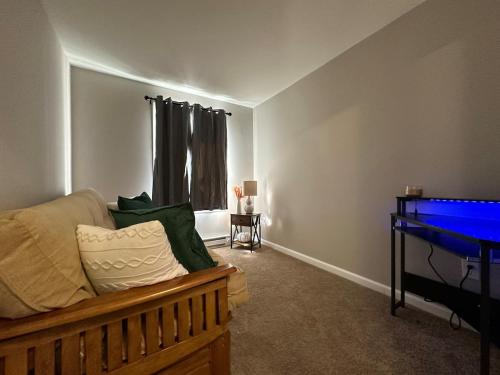 6br Poconos Retreat w Lake Fall Foliage in Pocono Summit, USA