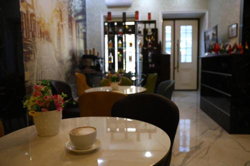 Tesis özellikleri, Dionis Baku Hotel in Bakü