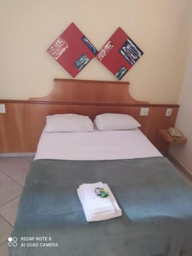 4 bedrooms, 4 beds