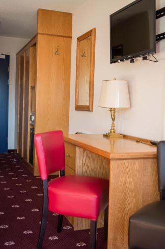 Alpine Classic Hotel - image 13