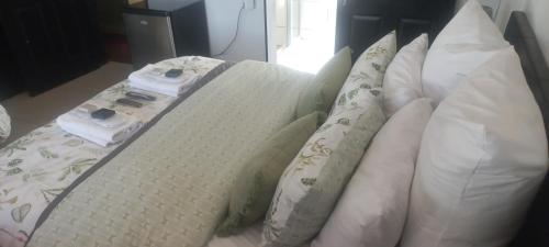 1 double bed, 1 twin bed