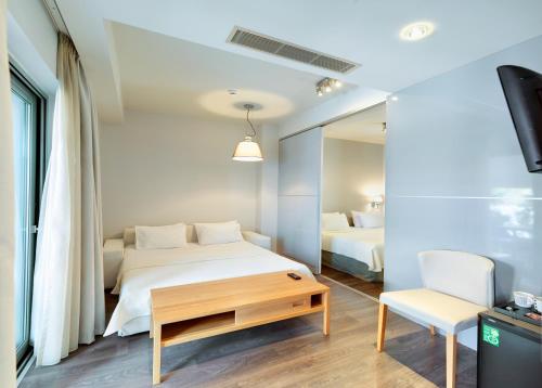 Phidias Piraeus Hotel - image 13