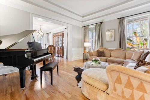 Chateau d' Amour - Where Love & Luxury Meet in Wake Forest