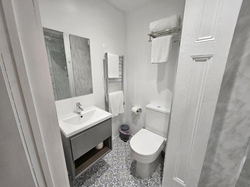 Brighton Marina House Hotel - image 2
