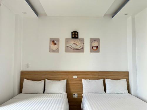 Deluxe Twin Room image 10