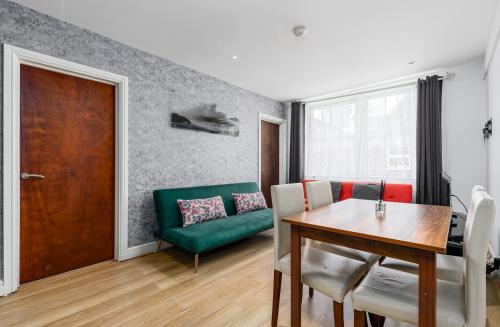 Aldgate Flats - image 8