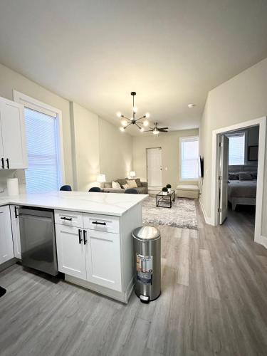 SMART STAYS - Pristine 3bd Oasis in Chicago #1R in Chicago, USA