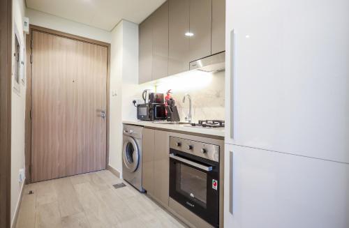 Elite LUX Holiday Homes - Contemporary Comfort – Studio in Azizi Riviera, Dubaï (photo 8)