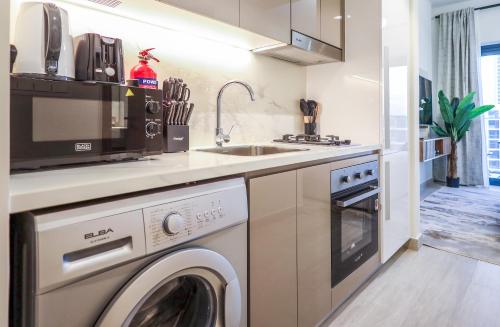 Elite LUX Holiday Homes - Contemporary Comfort – Studio in Azizi Riviera, Dubaï (photo 10)