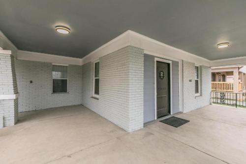 4 BEDROOM W 3 KING BEDS Next To TCU, Dtwn, Hospitals in Fort Worth, USA