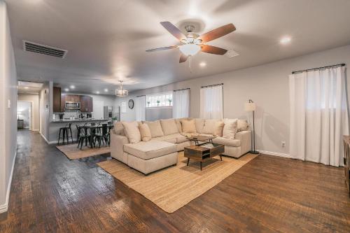 4 BEDROOM W 3 KING BEDS Next To TCU, Dtwn, Hospitals in Fort Worth, USA