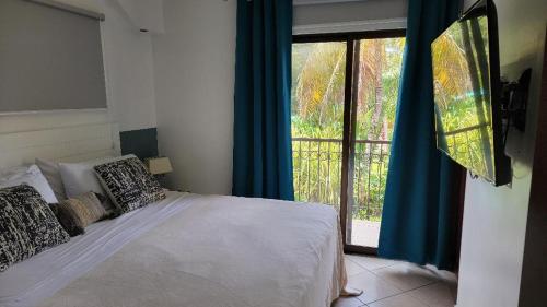 Beautiful newly refurbished 2 bedroom 2 Bathroom 2nd floor condo in La Garita Nueva