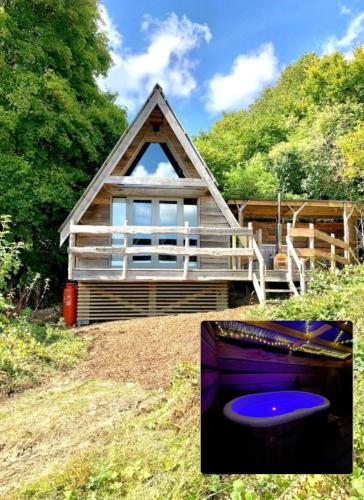 Sparrow Cabin Hot Tub in Barham