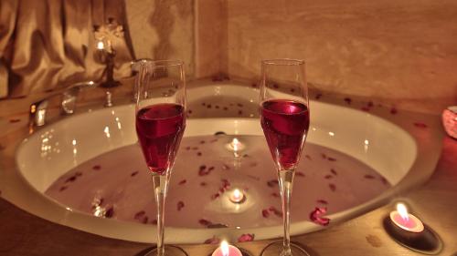 Phocas Cave Suites - image 4