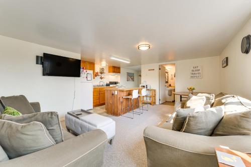 . Cozy Apt Less Than 1 Mi Near Lake Huron and Mackinac Island!