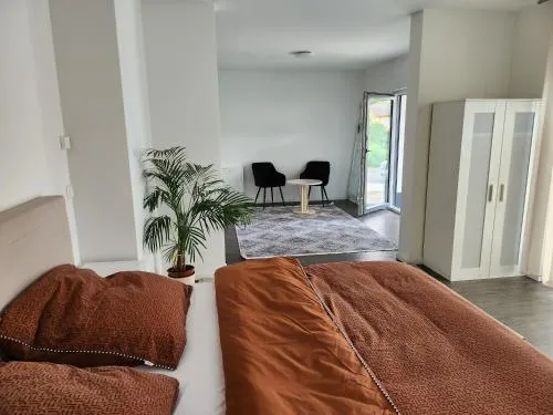 TheLabel Residences Frankfurt - OFFICE STUDIO Private WC, Shared Bathroom in Hofheim am Taunus, Deutschland