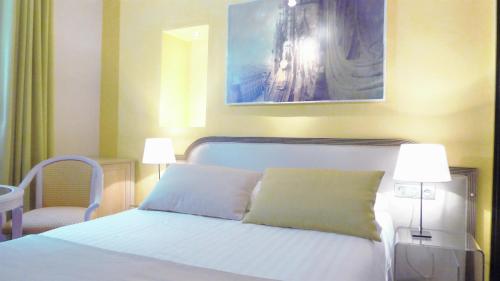 Economy Double Room room in Hotel Cathédrale