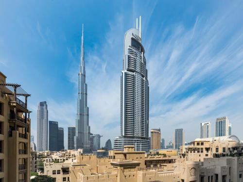 Luxury 1BR, 5 Min walk to Dubai Mall & Burj Khalifa, Can Sleep 1-4, Dubaj