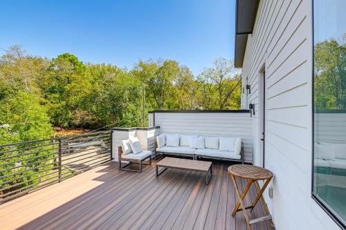 Nashville Townhome with Deck Close to Downtown! in Nashville, USA