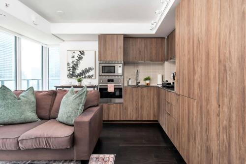 Easy Access 1BR on Bay Street in Toronto, Canada