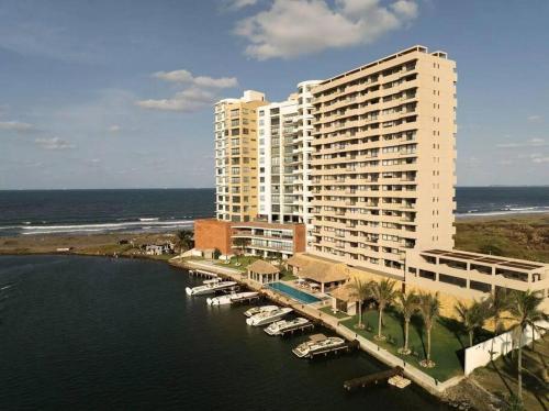 Departamento acogedor con vista al mar y alberca in Conchal, Mexico