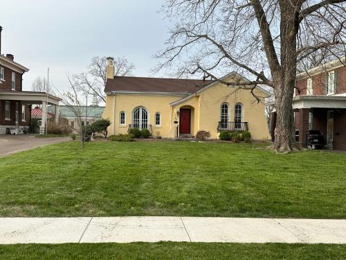 . Downtown Russellville Home with Hot Tub