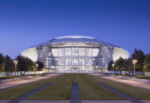 Plush Elegance-walk To At&t Stadent District in Arlington, USA