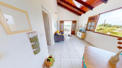 KARIFUNA-II in La Desirade